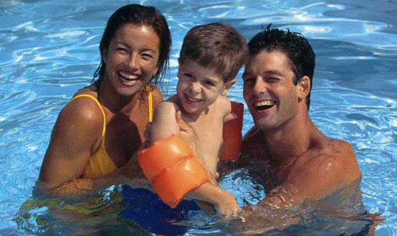 pool contractors near me<br />
