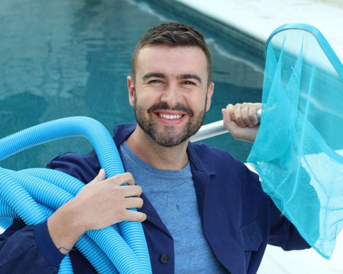 pool maintenance companies near me<br />
